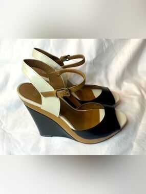 Elle Tri-Tone Wedge Sandals in Black, White & Tan